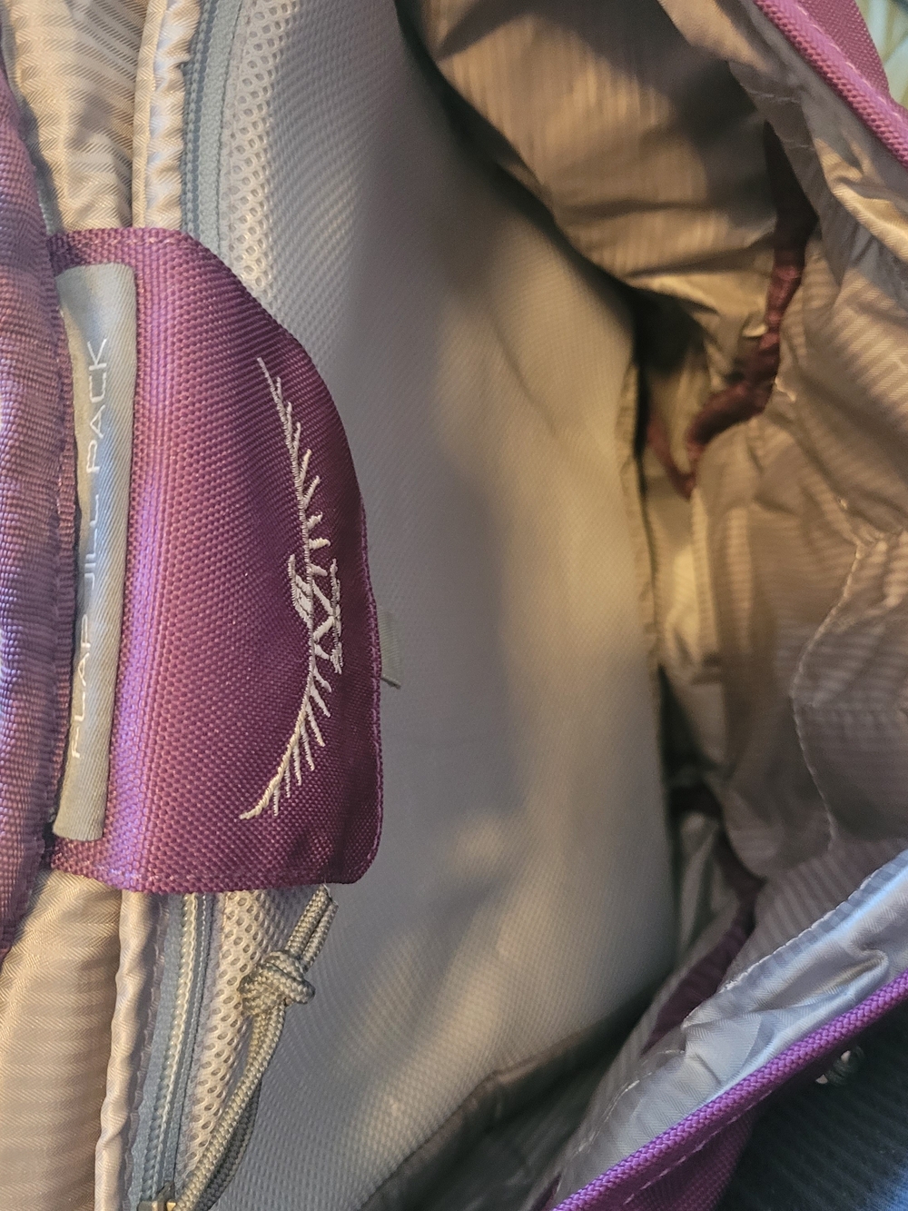 OSPREY Flap Jill Women's Purple Backpack with Teal Accents 20ltr Daybag Laptop - Picture 11 of 12